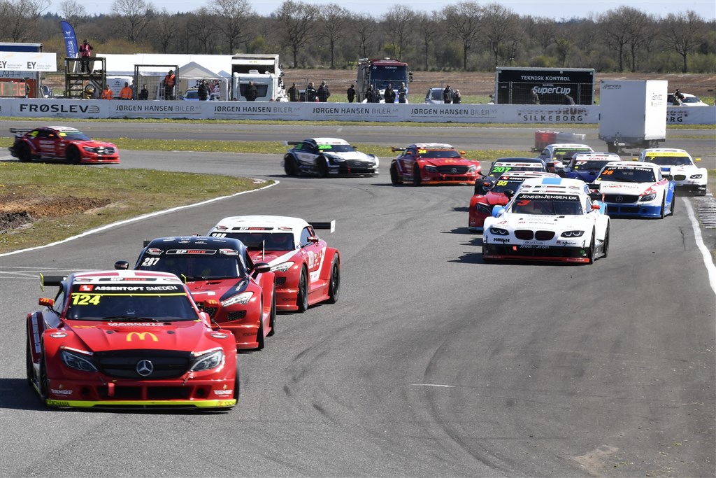 Der er lagt op til masser af kamp i Grand Prix Tours Super 2L, hvor klassen kører anden mesterskabsrunde ved NTG Åbningsløbet på FDM Jyllandsringen.
(Foto: Morten Kimer Hansen)